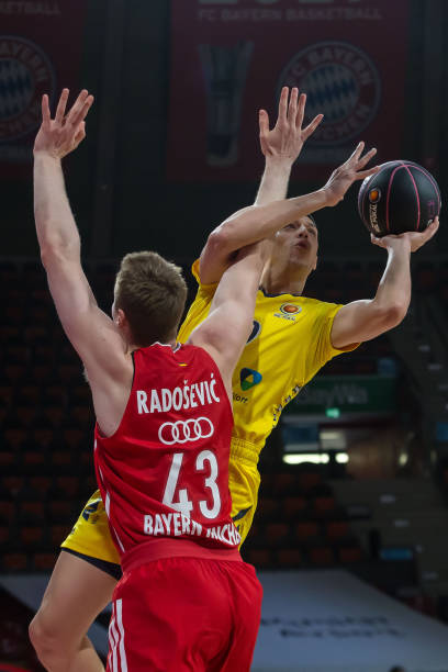 在激烈的足 在激烈的足