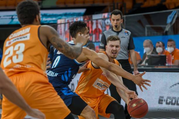 的强势地位 的强势地位